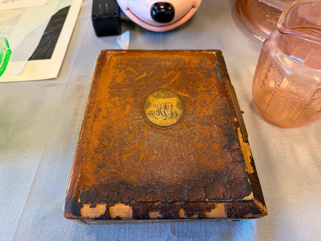 EARLY 20TH CENTURY STUDIO CARDS OF RELIGIOUS ICONS AND WORKS FROM FAMOUS AND NOTED ARTISTS: INCLUDES 28 STUDIO CARDS WITH IMAGES OF RELIGIOUS ICONS MANY WITH MADONNA AND CHILD, JUPITER AND ANTIOPE, CUPID MAKING HIS BOW AFTER PARMIGIANINO, THE ASSUMPTION OF THE VIRGIN MARY BY BAROQUE MASTER