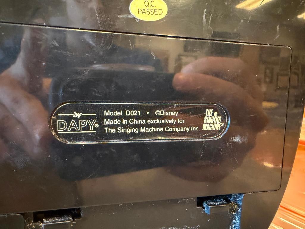 DISNEY DAPY THE SINGING MACHINE CHARACTER AM/FM PORTABLE RADIO - 18