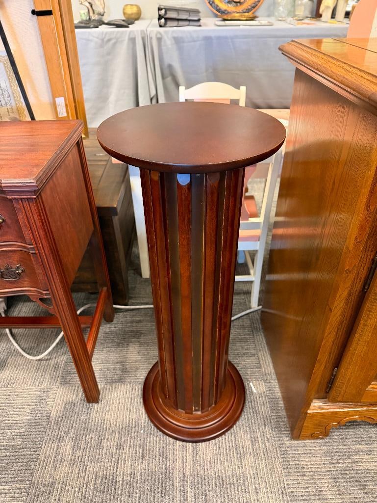 ELEGANT CHERRY STAINED COLUMN PEDESTAL - 3