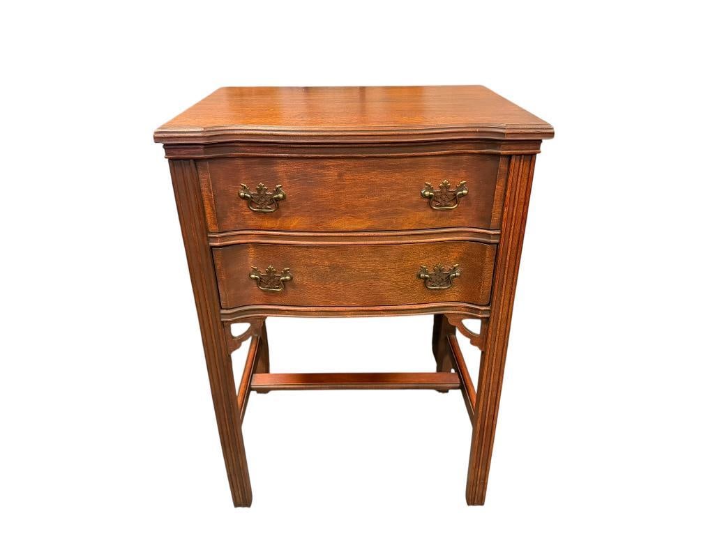 VINTAGE MAHOGANY SERPENTINE FRONT FLIP TOP SEWING SIDE TABLE WITH BRASS HARDWARE: CHIPPENDALE STYLE SEWING CABINET, GOOD CONDITION, MISSING ONE WOOD ROD INSIDE CABINET, SINGLE DRAWER WITH FAUX DRAWER FLIP TOP 19" X 14" X 27" 