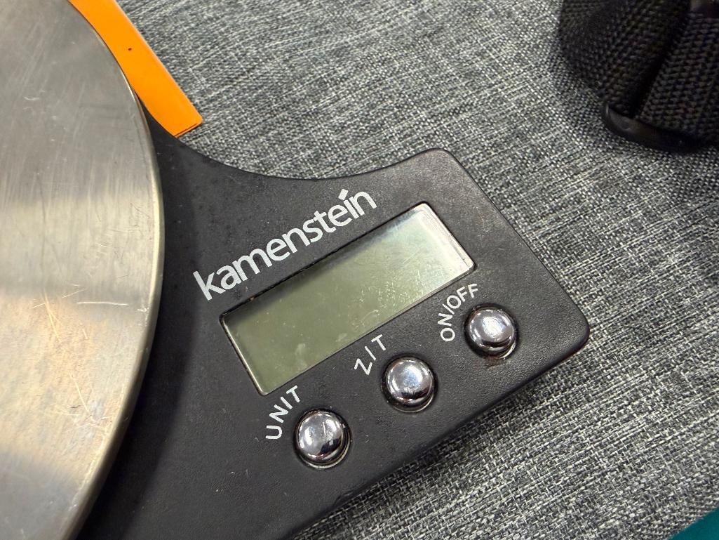 VINTAGE OLYMPIUS OM-1 LANDMARK 1971 COMPACT 35MM SLR CAMERA WITH LENSES AND ACCESORIES - 15