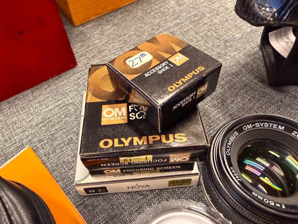 VINTAGE OLYMPIUS OM-1 LANDMARK 1971 COMPACT 35MM SLR CAMERA WITH LENSES AND ACCESORIES - 19