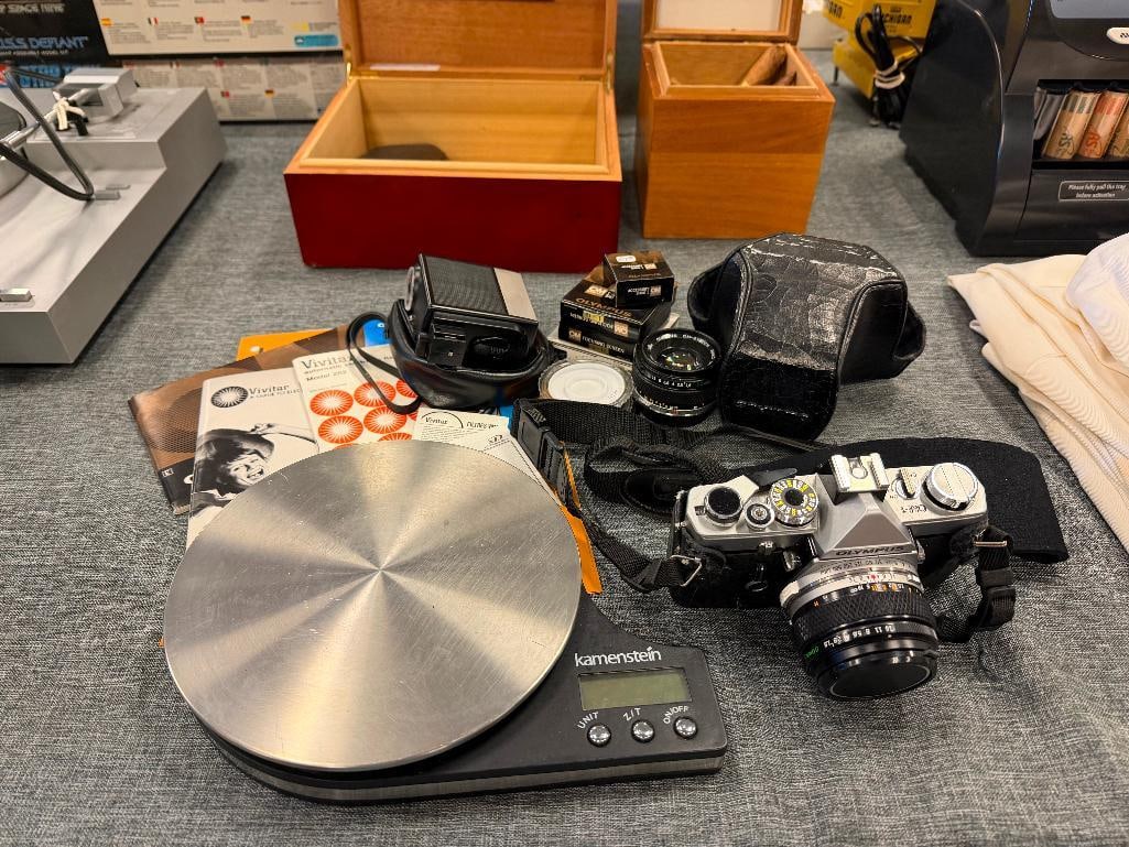 VINTAGE OLYMPIUS OM-1 LANDMARK 1971 COMPACT 35MM SLR CAMERA WITH LENSES AND ACCESORIES - 2