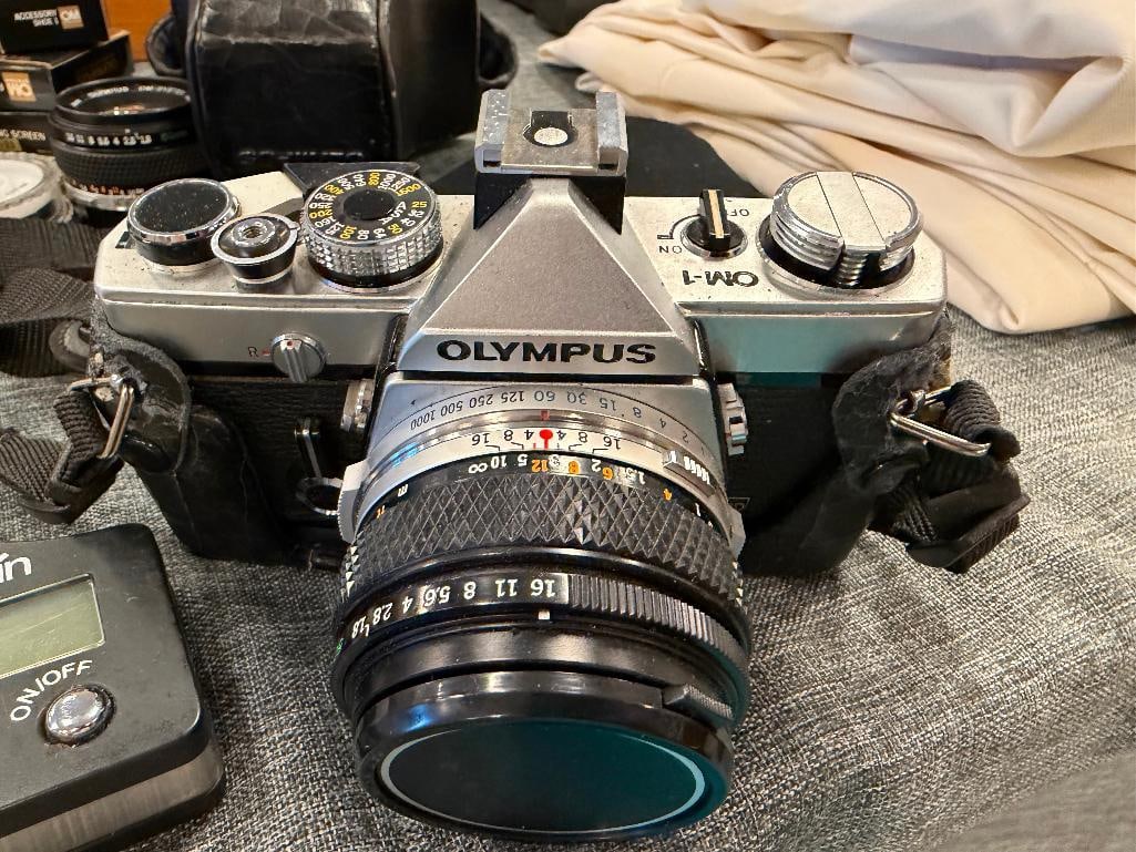 VINTAGE OLYMPIUS OM-1 LANDMARK 1971 COMPACT 35MM SLR CAMERA WITH LENSES AND ACCESORIES - 3