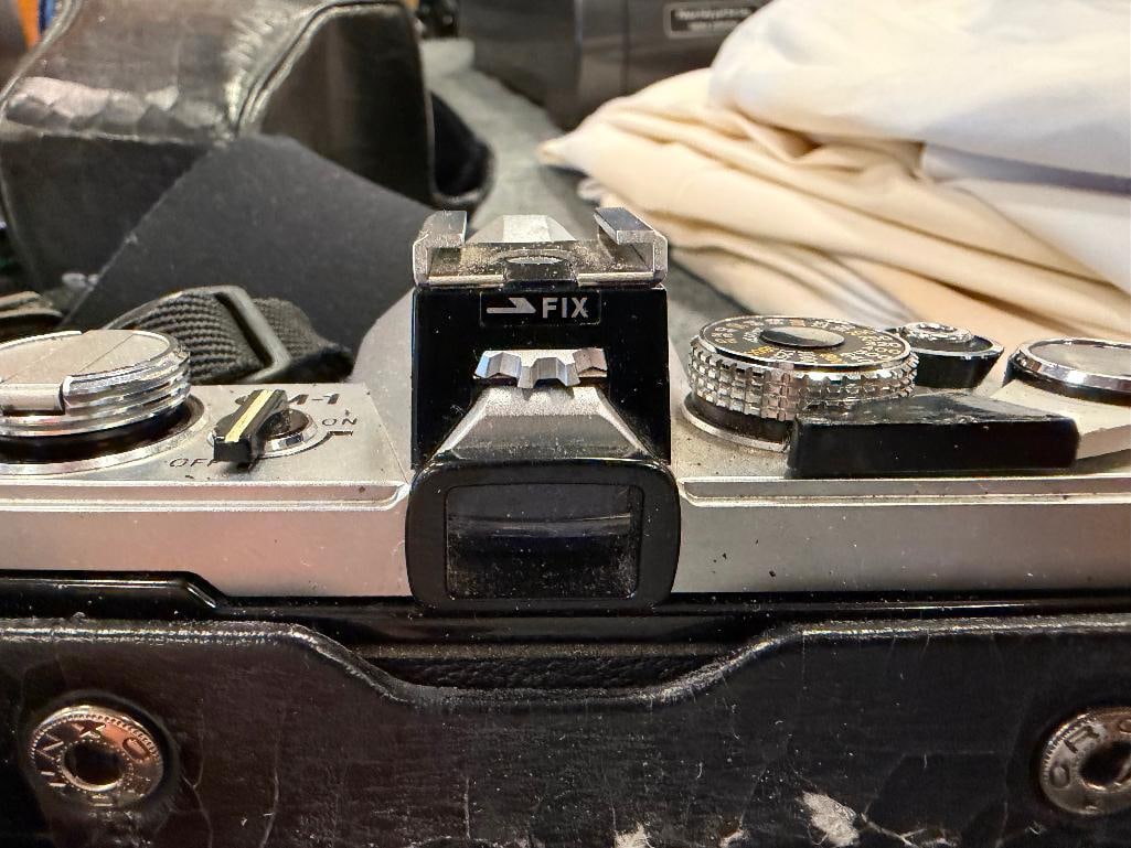 VINTAGE OLYMPIUS OM-1 LANDMARK 1971 COMPACT 35MM SLR CAMERA WITH LENSES AND ACCESORIES - 8