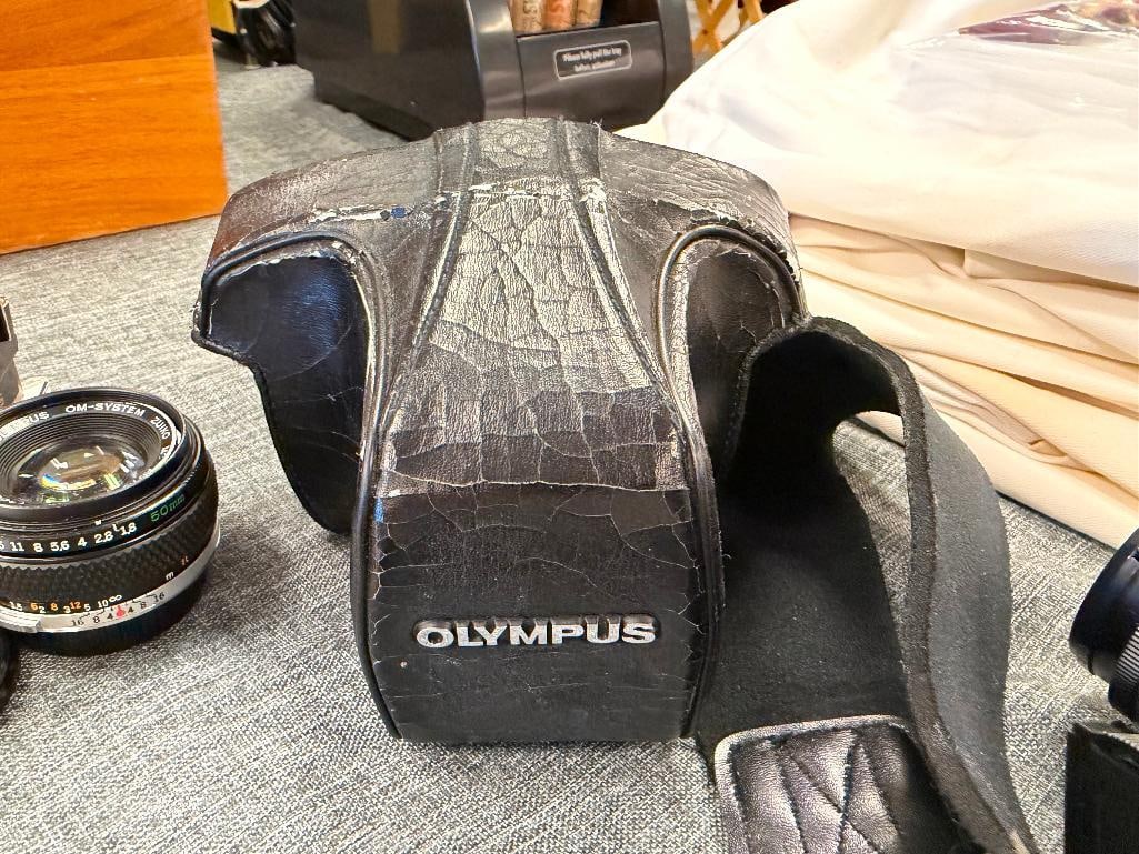 VINTAGE OLYMPIUS OM-1 LANDMARK 1971 COMPACT 35MM SLR CAMERA WITH LENSES AND ACCESORIES - 9