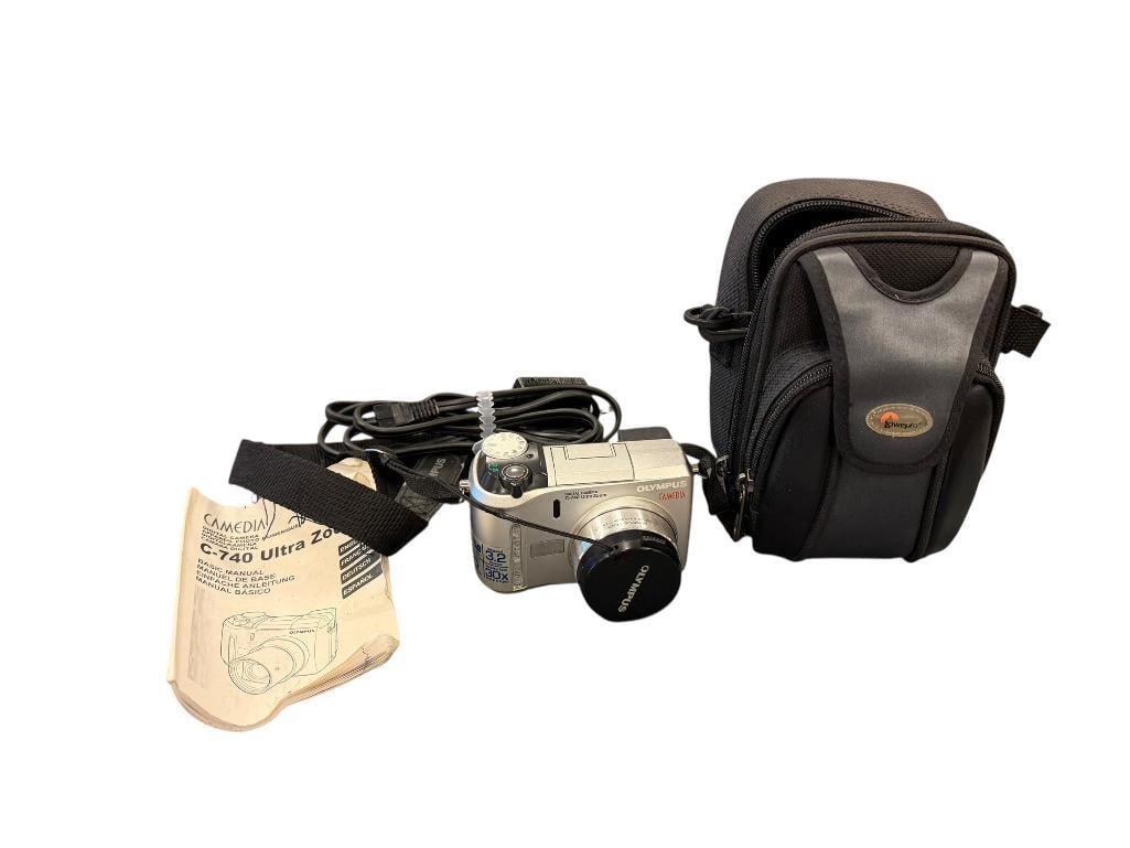 OLYMPUS CAMEDIA C-740 ULTRAZOOM DIGITAL CAMERA WITH CASE AND MANUAL: 10X OPTICAL ZOOM, NEEDS NEW BATTERIES, 3.2 MEGAPIXEL 