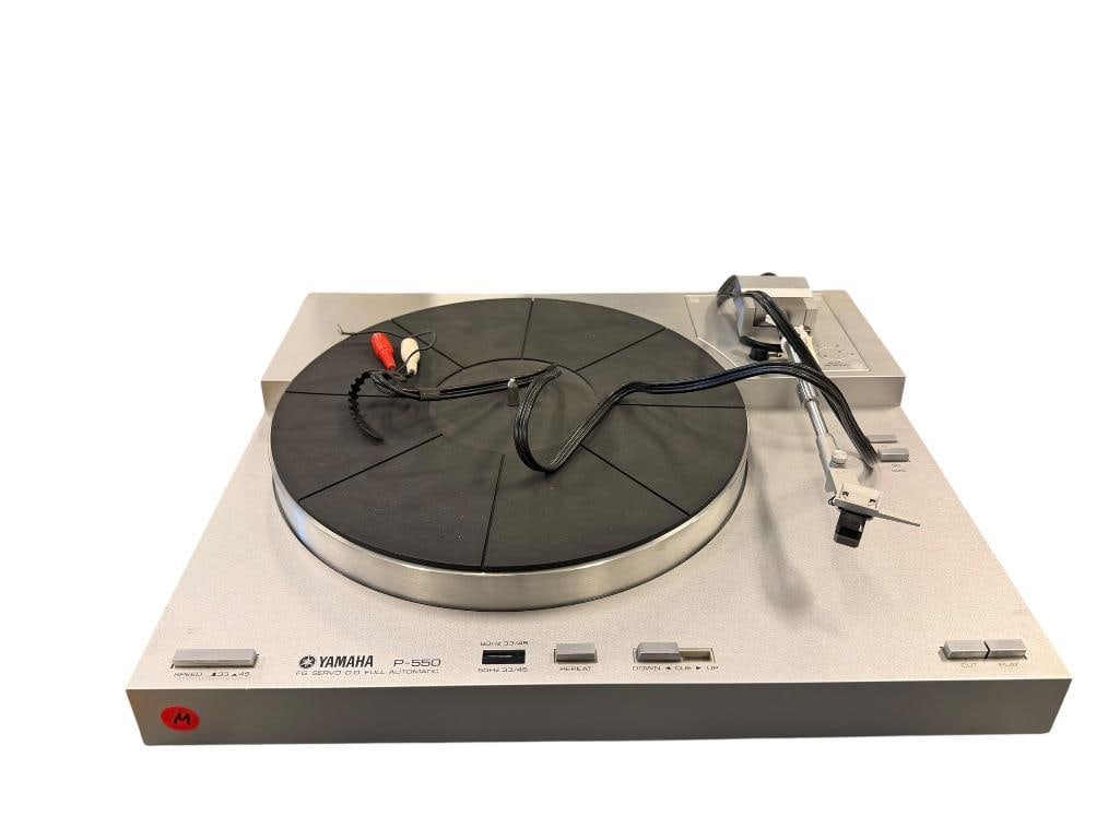YAMAHA P-550 FG SERVO D.D. FULL AUTOMATIC RECORD PLAYER: FULLY AUTOMATIC TURNTABLE, INCLUDES POWER CORD AND CABLES, SERIAL # 30611, TESTED + 17" X 14" X 3"