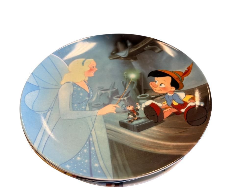 SET OF FIVE KNOWLES PINOCCHIO BY THE WALT DISNEY COMPANY FEATURING CLASSIC SCENES FROM THE MOVIE: NO CHIPS OR CRACKS 8 1/2" 