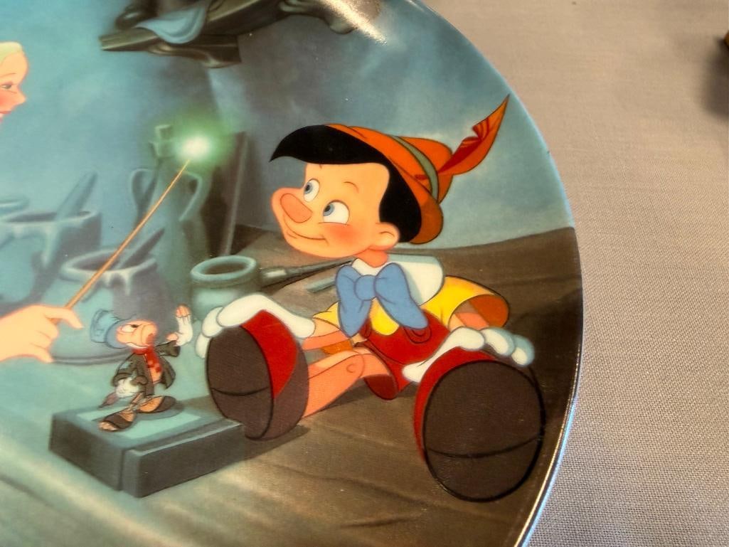 SET OF FIVE KNOWLES PINOCCHIO BY THE WALT DISNEY COMPANY FEATURING CLASSIC SCENES FROM THE MOVIE - 3