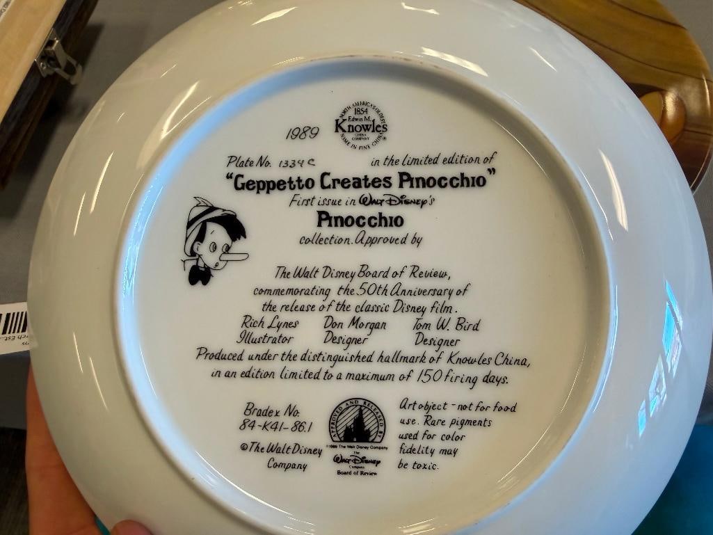 SET OF FIVE KNOWLES PINOCCHIO BY THE WALT DISNEY COMPANY FEATURING CLASSIC SCENES FROM THE MOVIE - 6