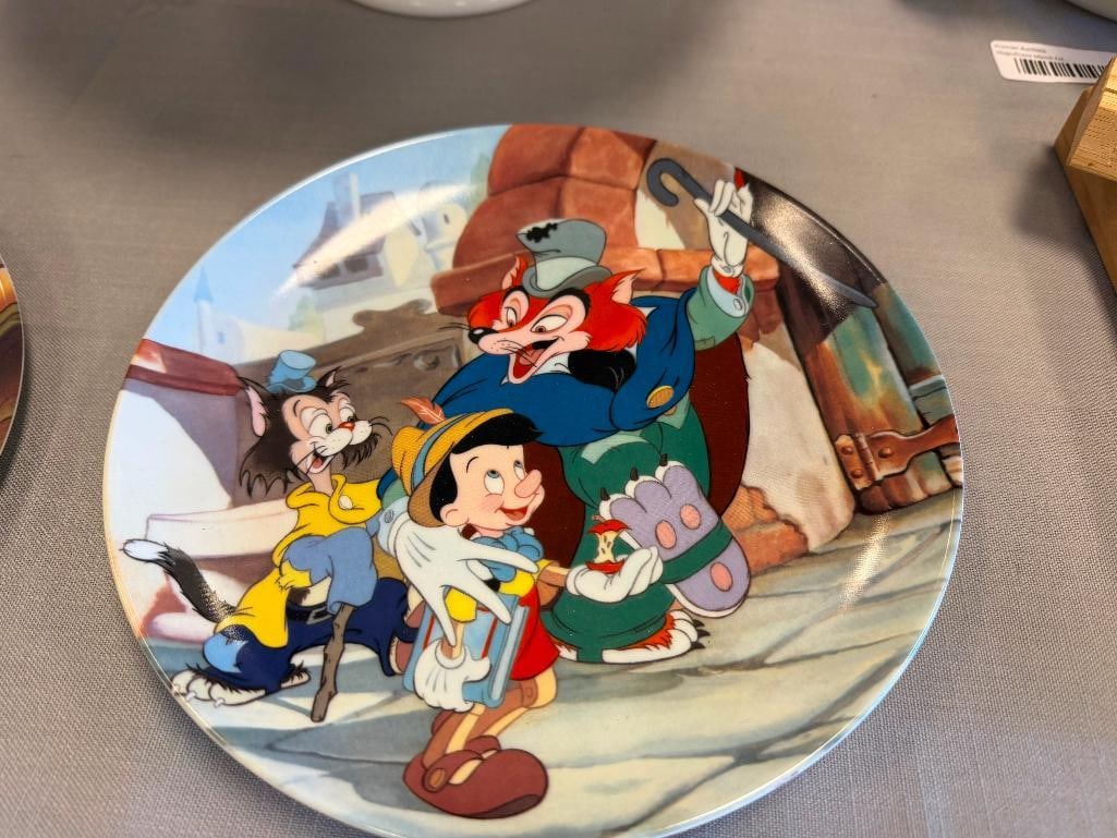 SET OF FIVE KNOWLES PINOCCHIO BY THE WALT DISNEY COMPANY FEATURING CLASSIC SCENES FROM THE MOVIE - 8