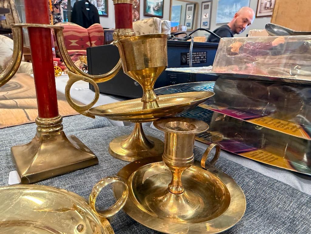 ASSORTED BRASS CANDLESTICKS AND CANDLEHOLDERS - 10