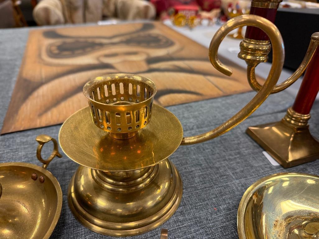 ASSORTED BRASS CANDLESTICKS AND CANDLEHOLDERS - 8