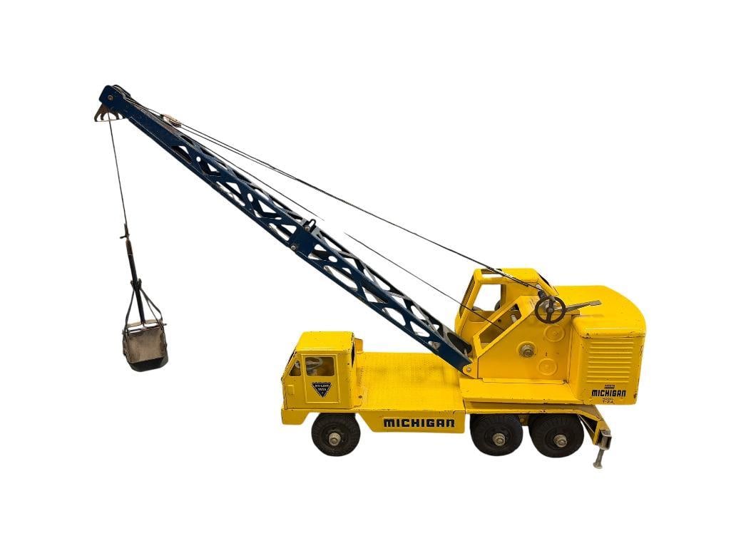 VINTAGE NYLINT PRESSED STEEL CLARK EQUIPMENT MODEL T-24 MICHIGAN CRANE TOY: YELLOW AND BLACK FINISH, SOME MINOR CHIPS IN PAINT, STILL FUNCTIONAL WITH CABLES 17" X 6" X 20" CRANE HEIGHT 