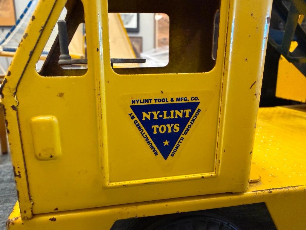 VINTAGE NYLINT PRESSED STEEL CLARK EQUIPMENT MODEL T-24 MICHIGAN CRANE TOY - 3