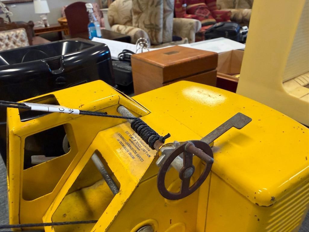 VINTAGE NYLINT PRESSED STEEL CLARK EQUIPMENT MODEL T-24 MICHIGAN CRANE TOY - 6