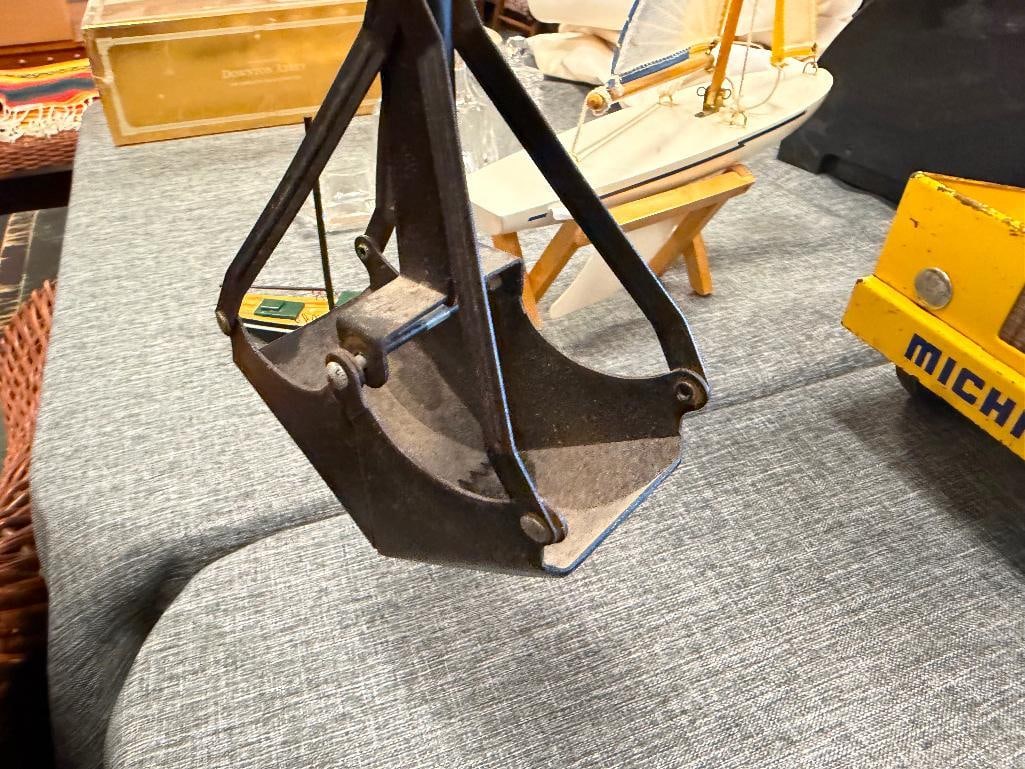 VINTAGE NYLINT PRESSED STEEL CLARK EQUIPMENT MODEL T-24 MICHIGAN CRANE TOY - 9