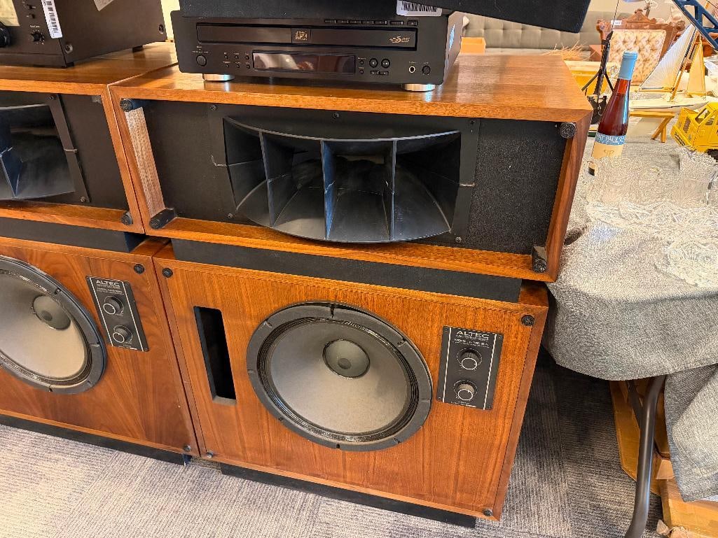 PAIR OF VINTAGE 1976 ALTEC LANSING MODEL 19 SPEAKER SYSTEMS FEATURING OILED WALNUT CABINETS - 3