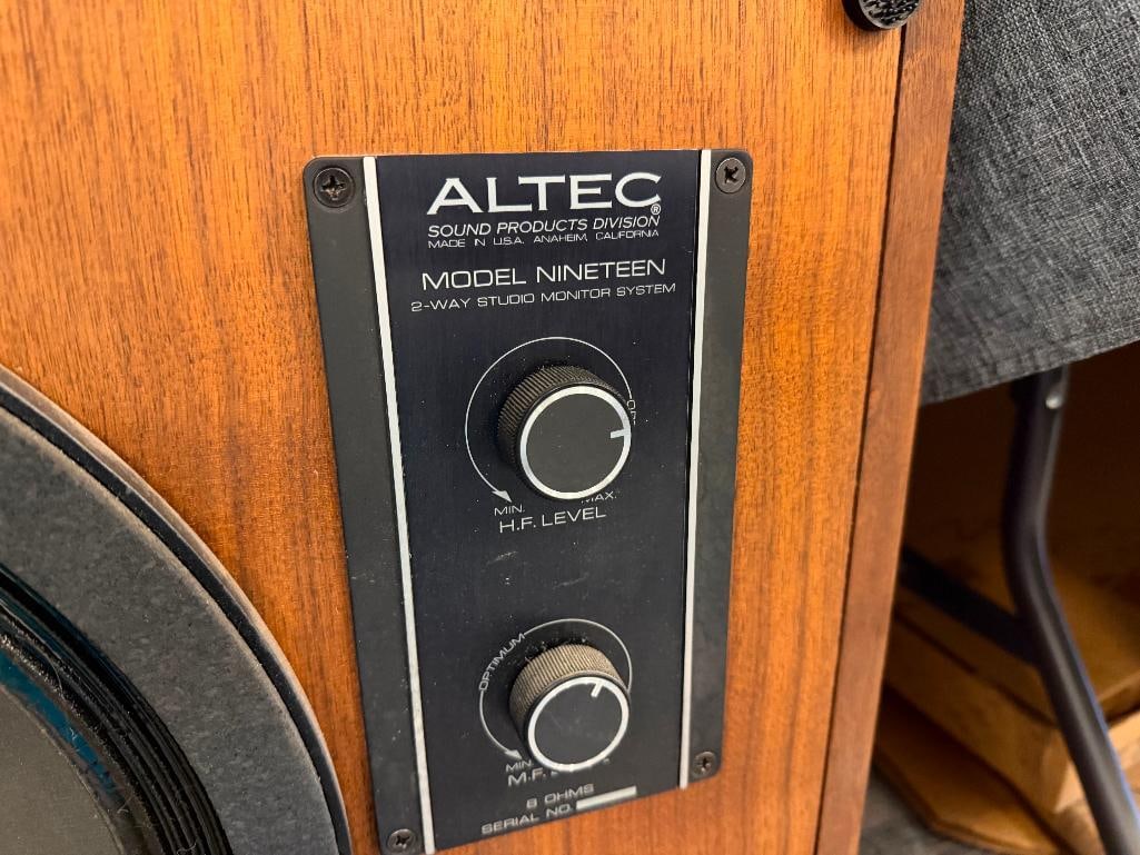 PAIR OF VINTAGE 1976 ALTEC LANSING MODEL 19 SPEAKER SYSTEMS FEATURING OILED WALNUT CABINETS - 5