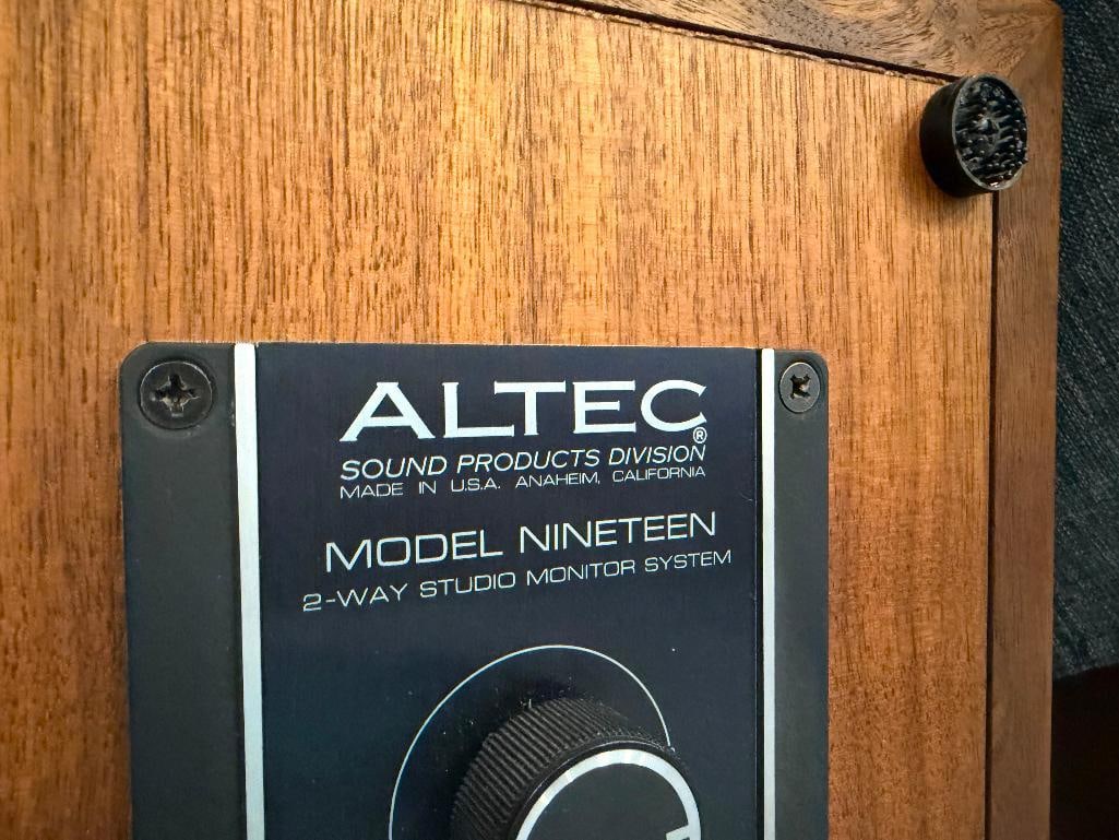 PAIR OF VINTAGE 1976 ALTEC LANSING MODEL 19 SPEAKER SYSTEMS FEATURING OILED WALNUT CABINETS - 6