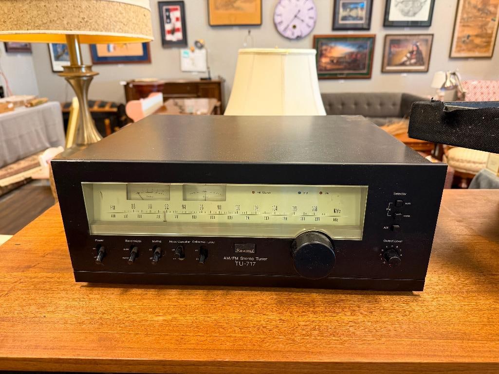 VINTAGE CIRCA 1977 SANSUI AM/FM STEREO TUNER TU-717 - 2