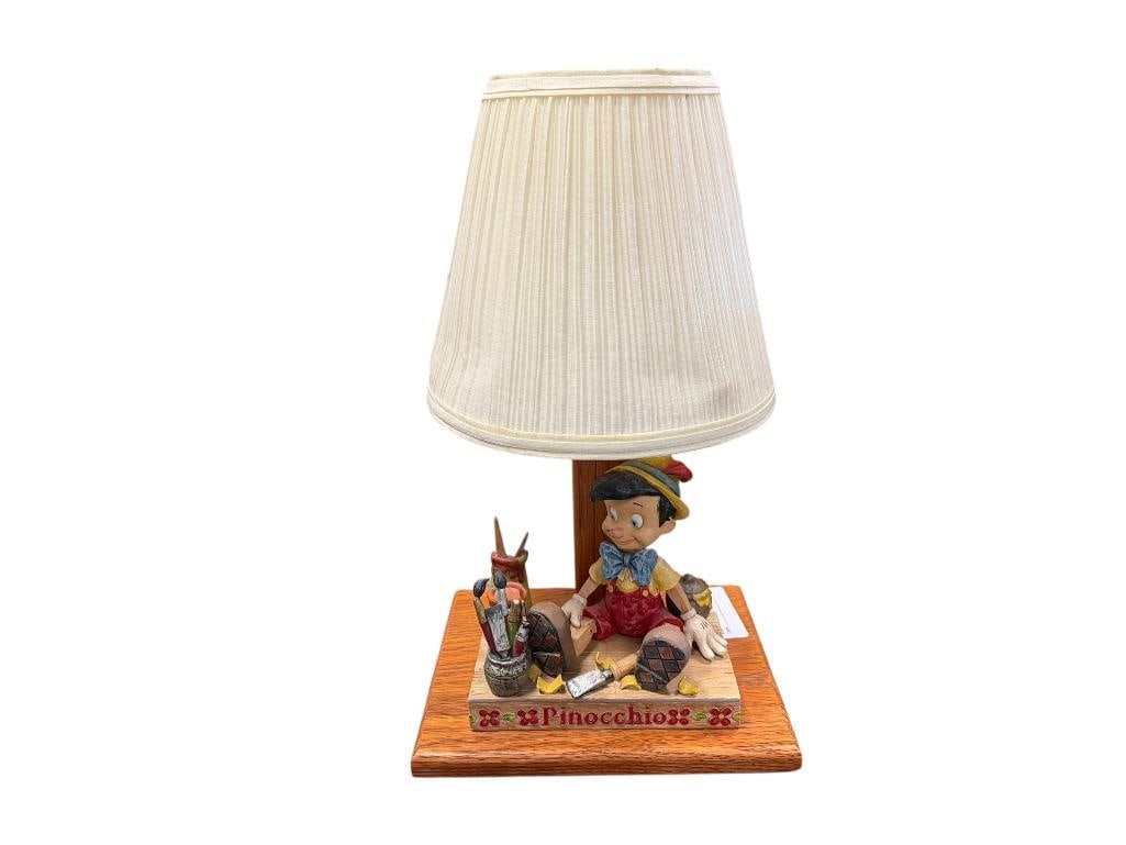 DISNEY TRADITIONS JIM SHORE " CARVED FROM THE HEART " FIGURE MOUNTED TO OAK BASE TABLE LAMP - 2