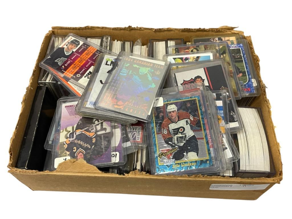 LARGE COLLECTION OF HOCKEY NHL SPORT PLAYER CARDS MOSTLY 1990'S ERA: MANY ARE IN PROTECTIVE SLEEVES OR CASES 