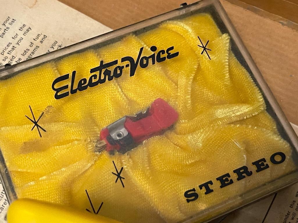 1964 LIGHTRONIC II MODEL SPORTS CAR KIT BY INTERNATIONAL RECTIFIER CORPORATION NO. EP-42 - 10