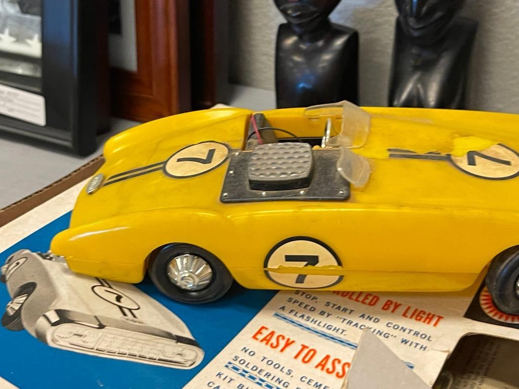 1964 LIGHTRONIC II MODEL SPORTS CAR KIT BY INTERNATIONAL RECTIFIER CORPORATION NO. EP-42 - 3