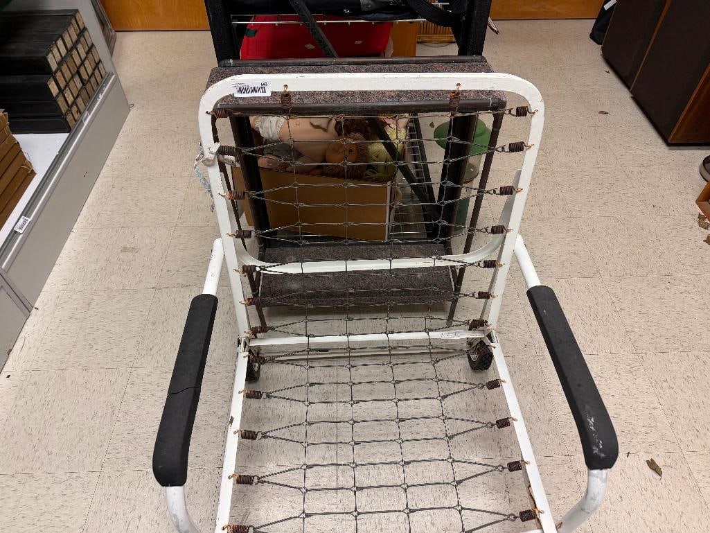 VINTAGE METAL CHAISE LOUNGE CHAIR FEATURING WHITE FRAME, ADJUSTABLE BACKREST, AND WHEELS - 3