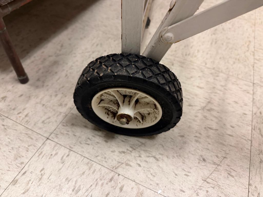 VINTAGE METAL CHAISE LOUNGE CHAIR FEATURING WHITE FRAME, ADJUSTABLE BACKREST, AND WHEELS - 5