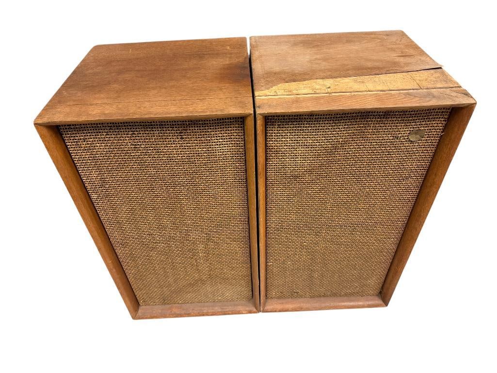 PAIR OF VINTAGE EV ELECTRO-VOICE LOW RESONANCE ULTRA COMPACT SPEAKERS SYSTEMS NO. 272: RARE VINTAGE MODEL, CIRCA 1960'S, OAK CABINETS, OAK IS IN FAIR CONDITION, SPEAKERS ARE INTACT 14" X 13 1/2" X 25"