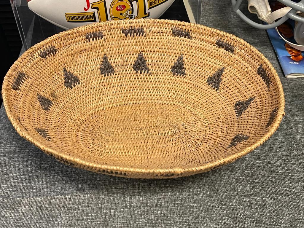 20TH CENTURY PAPAGO NATIVE AMERICAN BASKET WITH GEOMETRIC DESIGN - 2