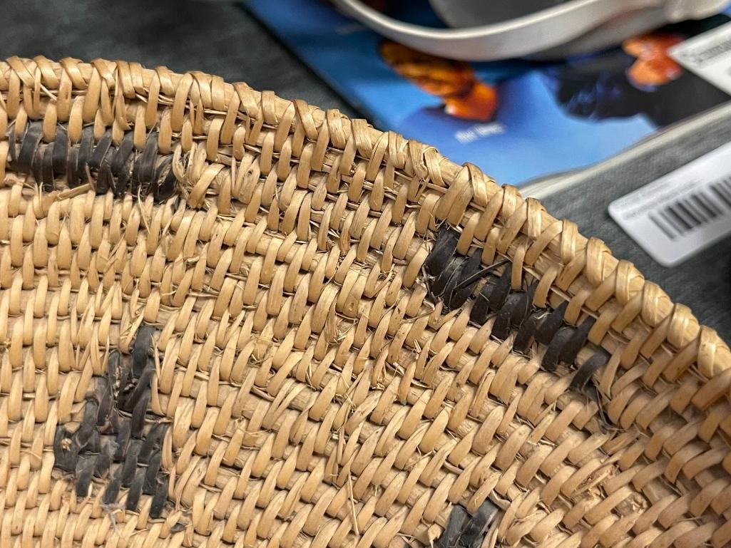 20TH CENTURY PAPAGO NATIVE AMERICAN BASKET WITH GEOMETRIC DESIGN - 4