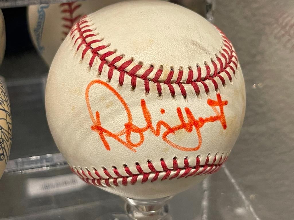 ROBIN YOUNT HOF FROMER BASEBALL PLAYER AUTOGRAPHED BASEBALL - 2