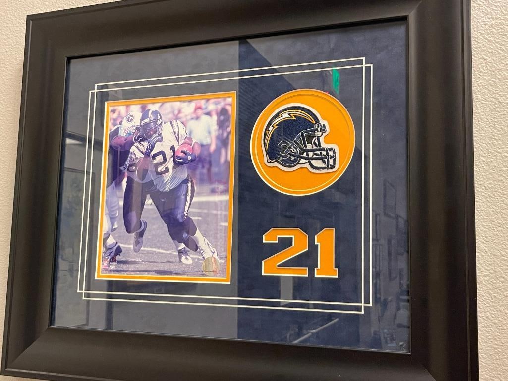 LADAINIAN TOMLINSON FORMER FOOTBALL PLAYER AUTOGRAPHED PHOTO / ENSEMBLE - 2