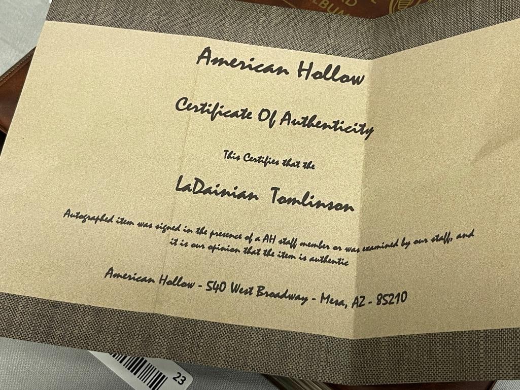 LADAINIAN TOMLINSON FORMER FOOTBALL PLAYER AUTOGRAPHED PHOTO / ENSEMBLE - 6