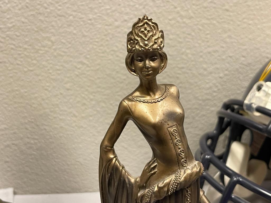 SEYMOUR MANN RESIN FIGURE OF A WOMAN IN ART DECO ATTIRE - 2