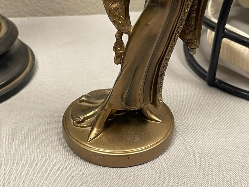 SEYMOUR MANN RESIN FIGURE OF A WOMAN IN ART DECO ATTIRE - 4