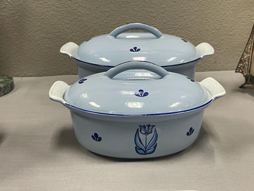 VINTAGE DRU HOLLAND CAST IRON ENAMELED CASSEROLE DISHES WITH BLUE TULIP DESIGN - 2