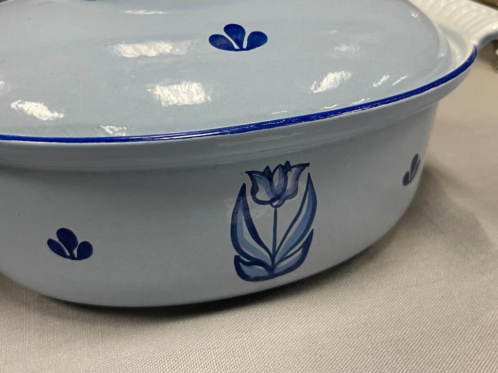 VINTAGE DRU HOLLAND CAST IRON ENAMELED CASSEROLE DISHES WITH BLUE TULIP DESIGN - 3