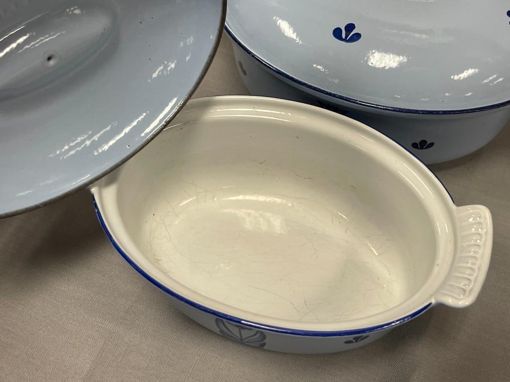 VINTAGE DRU HOLLAND CAST IRON ENAMELED CASSEROLE DISHES WITH BLUE TULIP DESIGN - 4