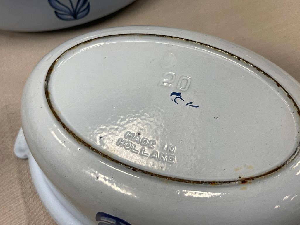 VINTAGE DRU HOLLAND CAST IRON ENAMELED CASSEROLE DISHES WITH BLUE TULIP DESIGN - 5
