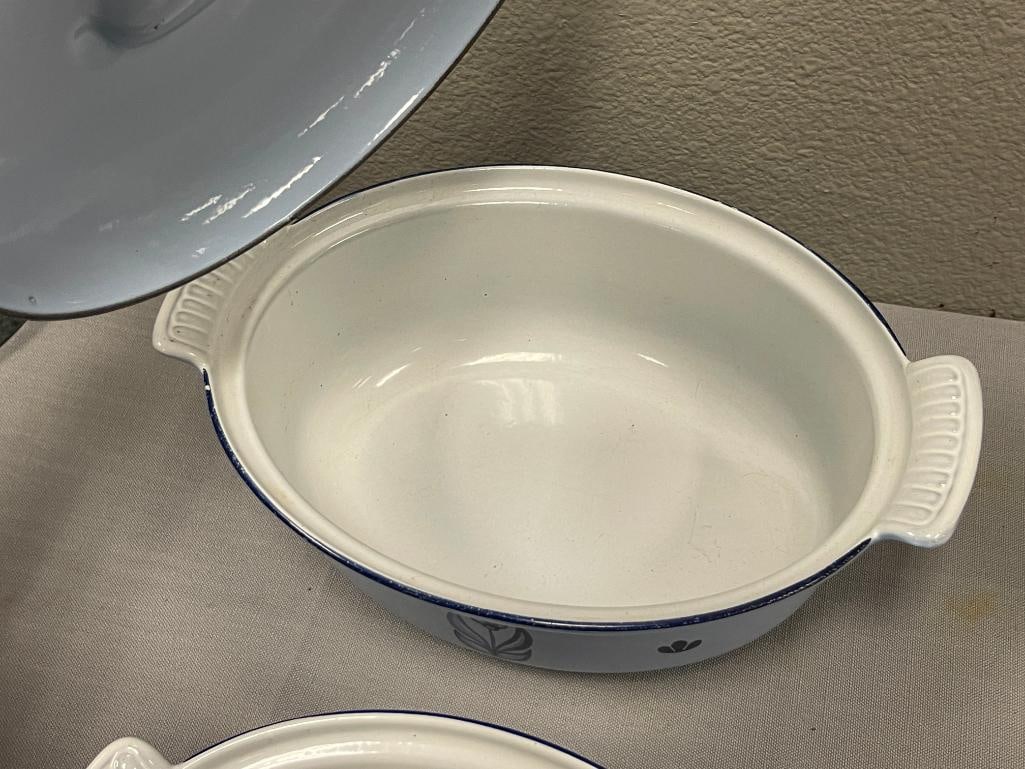 VINTAGE DRU HOLLAND CAST IRON ENAMELED CASSEROLE DISHES WITH BLUE TULIP DESIGN - 7