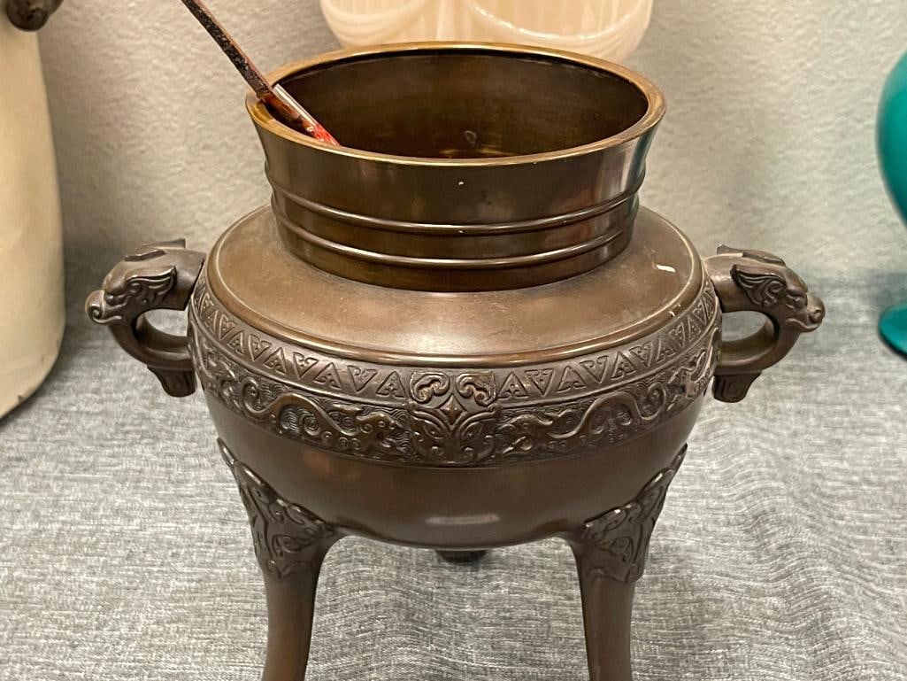 20TH CENTURY CHINESE BRONZE THREE-FOOTED CENSER / INCENSE BURNER MARKED ON THE BOTTOM - 2