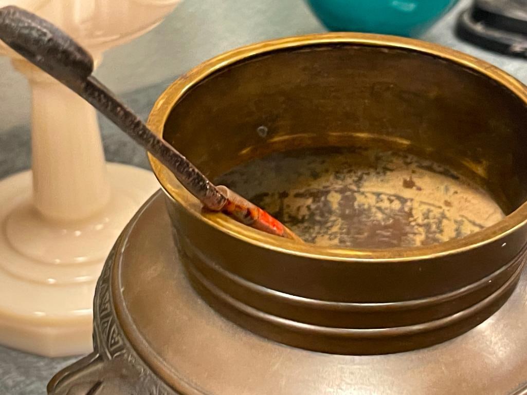 20TH CENTURY CHINESE BRONZE THREE-FOOTED CENSER / INCENSE BURNER MARKED ON THE BOTTOM - 5