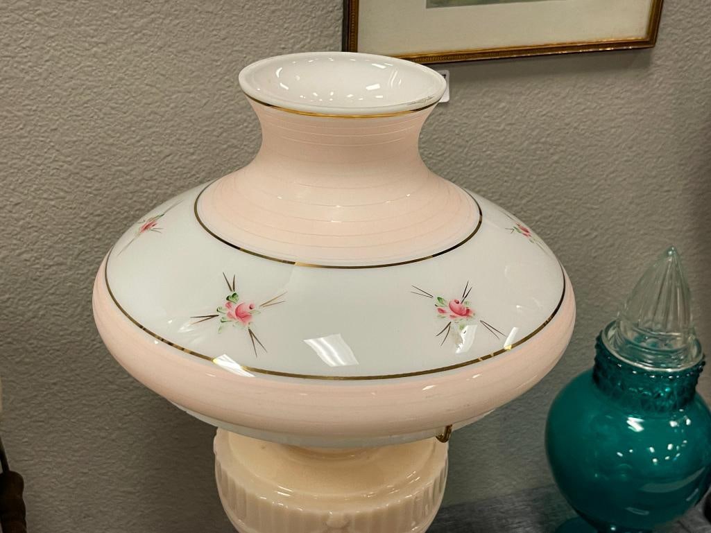 VINTAGE 1940'S LINCOLN DRAPE TALL ELECTRIFIED CUSTARD GLASS OIL LAMP WITH SHADE - 2