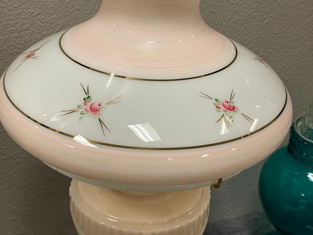 VINTAGE 1940'S LINCOLN DRAPE TALL ELECTRIFIED CUSTARD GLASS OIL LAMP WITH SHADE - 3