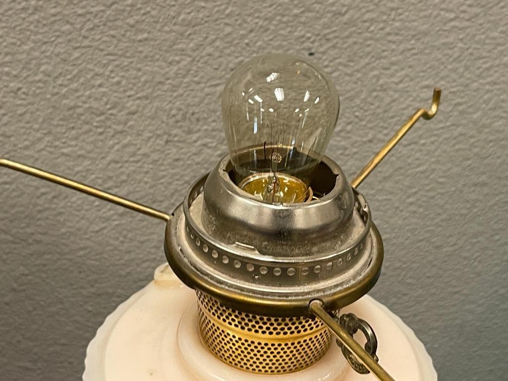 VINTAGE 1940'S LINCOLN DRAPE TALL ELECTRIFIED CUSTARD GLASS OIL LAMP WITH SHADE - 7